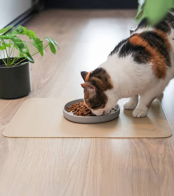 Ne&no® Futterunterlage aus Kunstleder ne&no® für Hunde und Katzen  